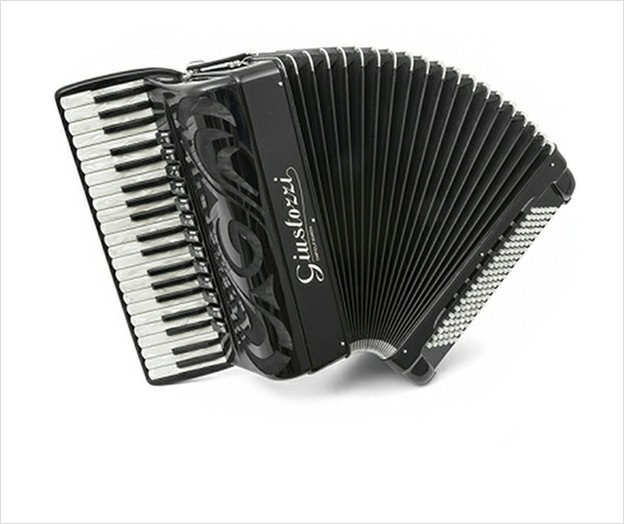 Giustozzi Mod 16/R Compact Piano Accordion - The Accordion Lounge