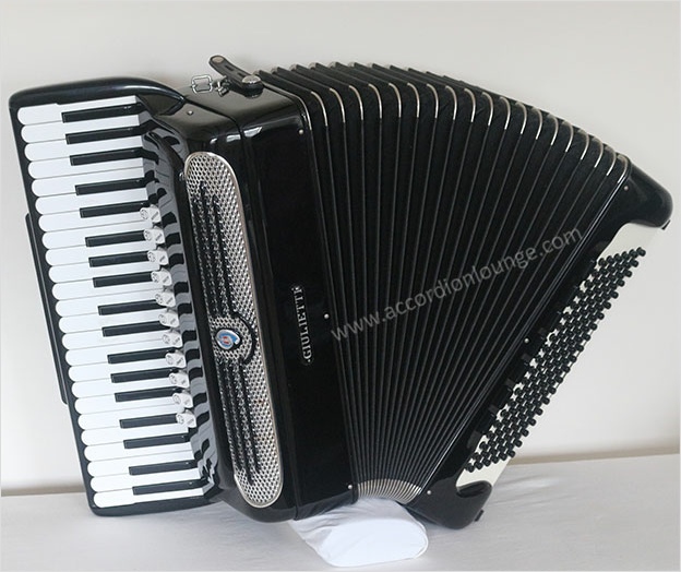 Giulietti Classic 127 120 Bass Piano Accordion - Accordion Lounge